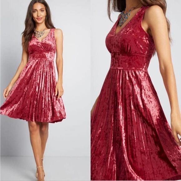 Modcloth Splendorous Spree Velvet Dress in Wine - Picture 15 of 16